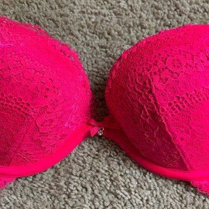 Victoria Secret Bright Pink Bra (plunge/soutien-gorge plongeant in a 32B)